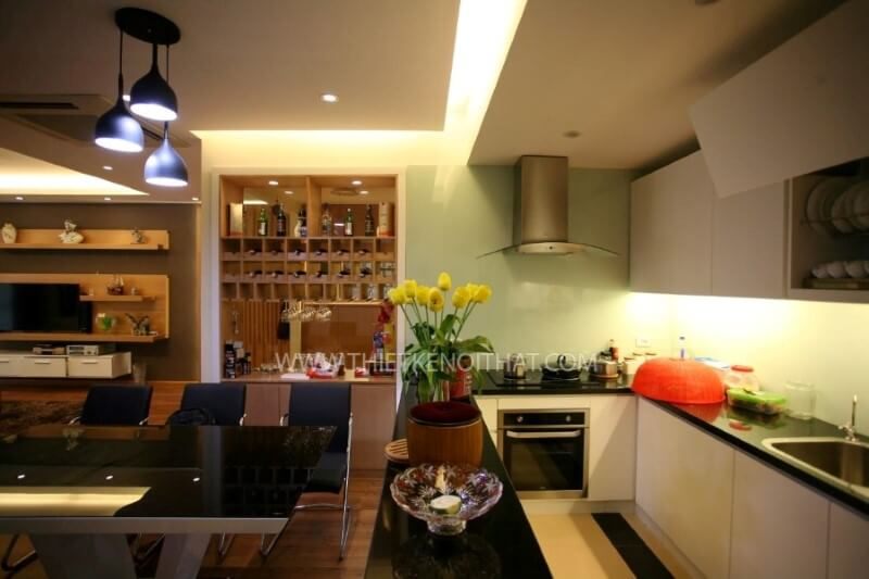 .
Morehome sử dụng thiết kế kệ tủ đơn giản nhưng đa dụng, đảm bảo tính công năng mà không làm giảm diện tích sử dụng.